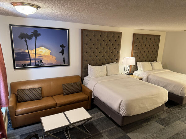 Handicap Room Two Queen Beds - Sitting Area